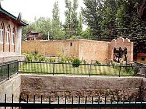 Kashmir Muslims Set Harmony Example